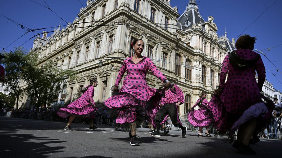 Résistance face à l'Agression Raciste : Un Appel du Directeur Artistique de la Biennale de Lyon