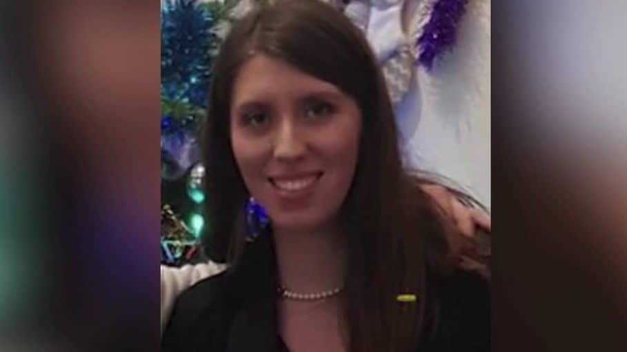 Dans l'ombre du procès : la douce mémoire de Delphine révélée.