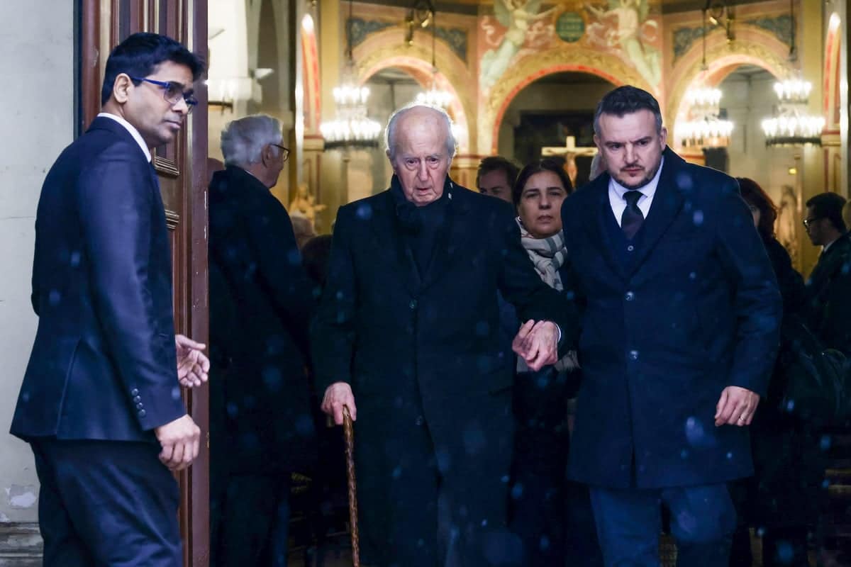 "Homage to Edouard Balladur's Late Wife: Sarkozy, Zemmour, and Bayrou Unite in Grief"